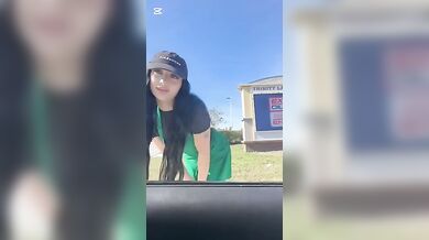 Starbucks Employee Receives Huge Load As Tip For Her Great Service